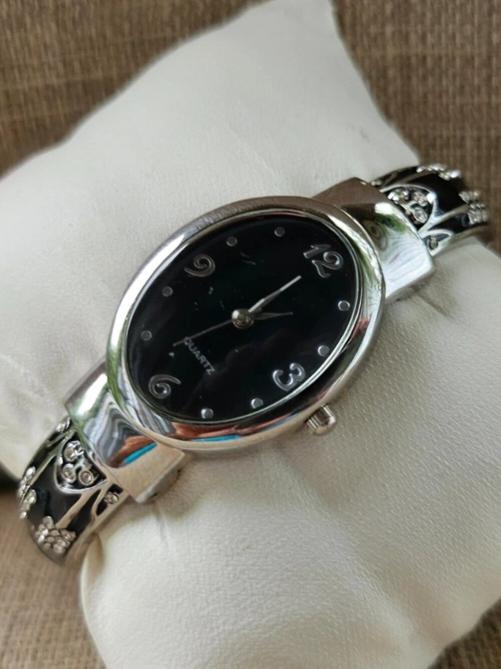 Fashion Women Wristwatch Black/Silver Tone Cuff Band Quartz Analog Watch Unbran